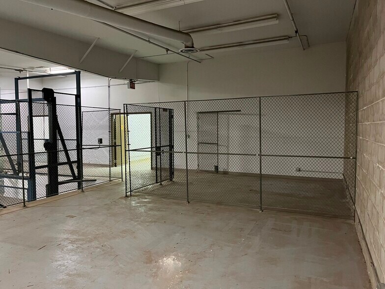 More Photos Of 822 W Wilson Ave, Chicago Warehouse For Lease