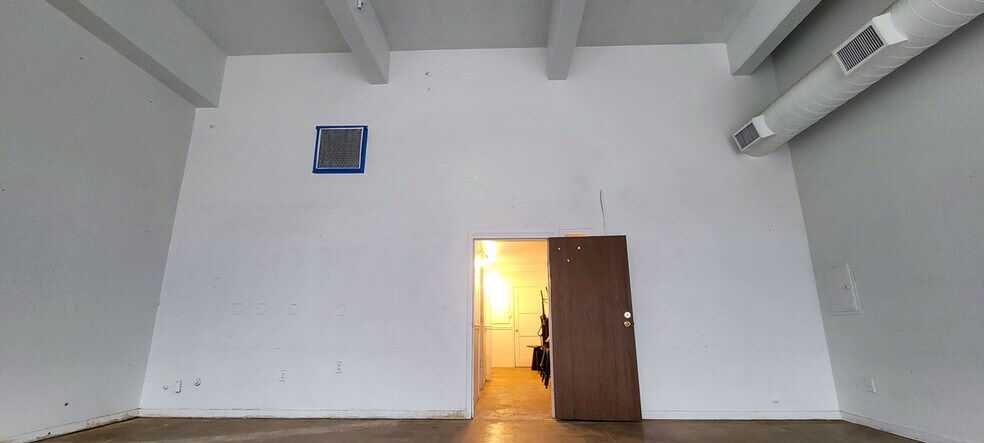 More Photos Of 386 S Thomas St, Pomona Restaurant For Lease