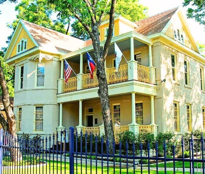 More Photos Of 1402 E Cesar Chavez St, Austin Office For Lease