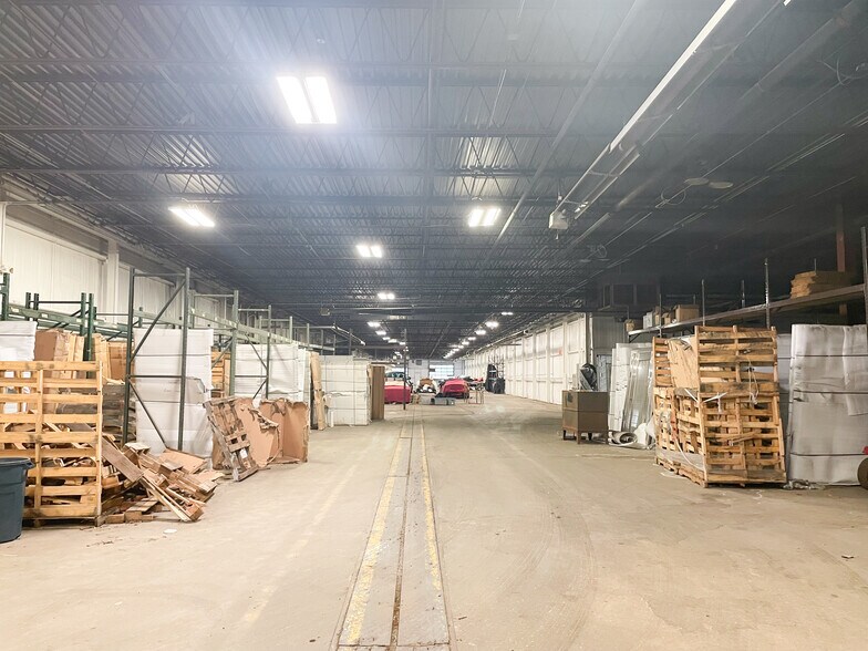 More Photos Of 7451 Terminal Dr, Lorain Truck Terminal For Sale