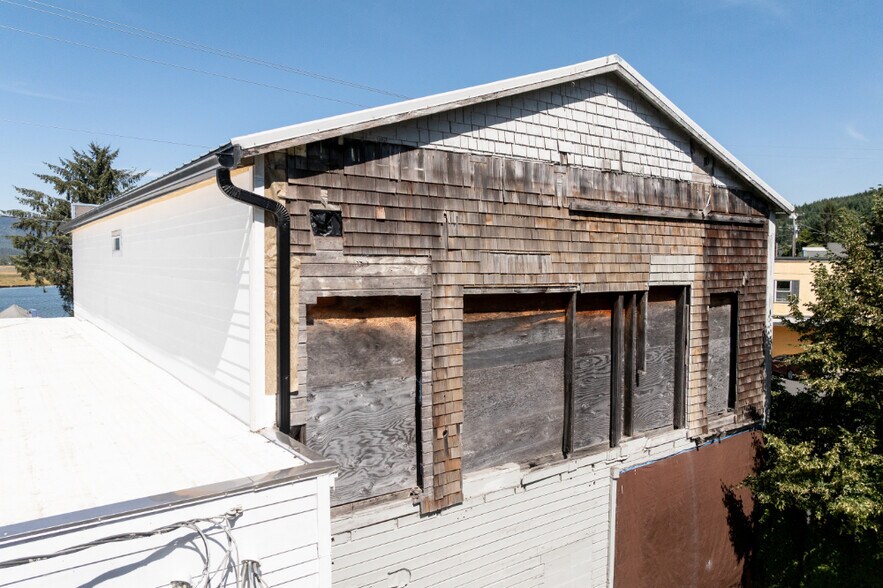 More Photos Of 625 Nehalem Blvd, Wheeler Storefront Retail Residential For Sale