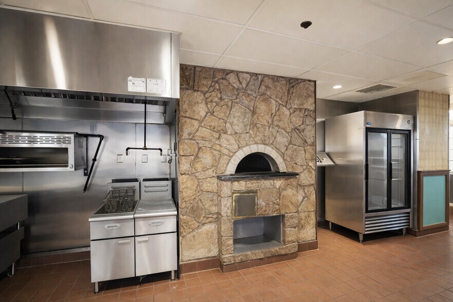 More Photos Of 11620 FM 620 N, Austin Restaurant For Sale