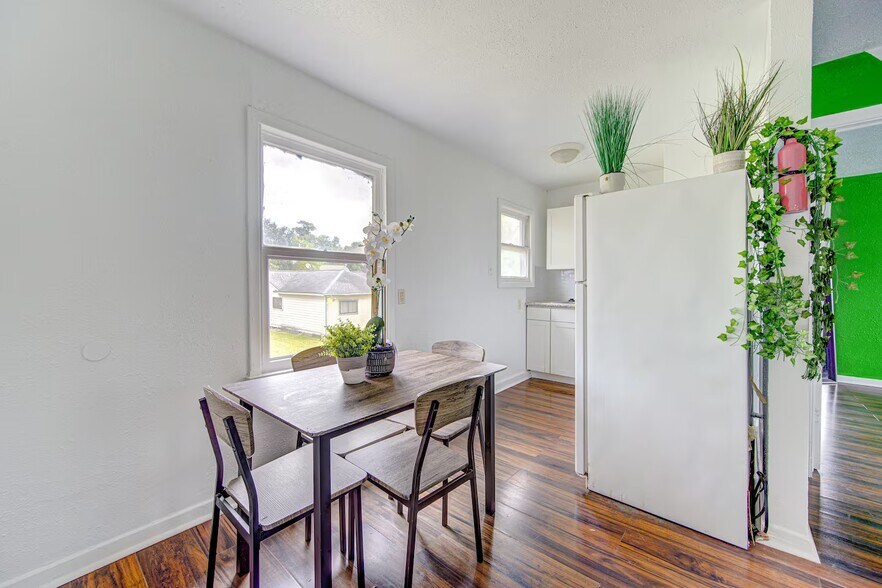 More Photos Of 2917-2919 Ashley St, Houston Apartments For Sale