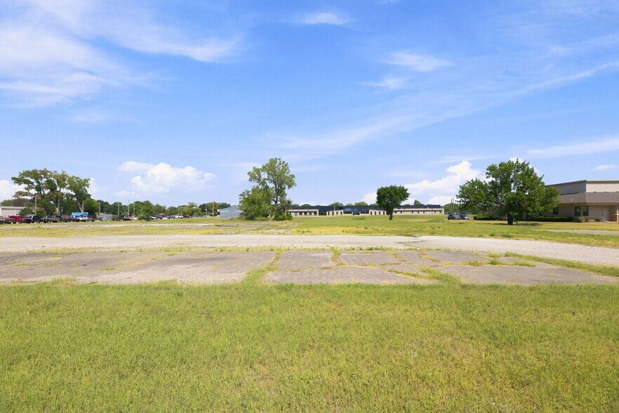 More Photos Of 1406 East St, Iola Land For Sale