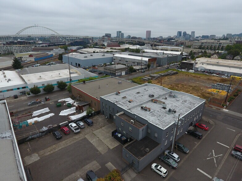 More Photos Of 2121-2133 NW York St, Portland Warehouse For Sale