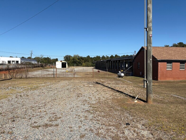 More Photos Of 475 Guy Paine Rd, Macon-Bibb Truck Terminal For Sale