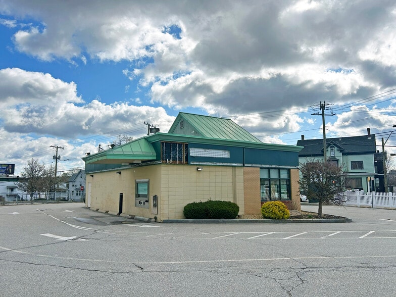 More Photos Of 293 S Main St, Manchester Bank For Sale