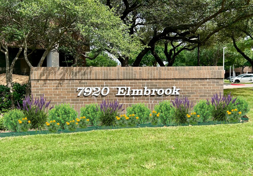 More Photos Of 7920 Elmbrook Dr, Dallas Medical For Lease
