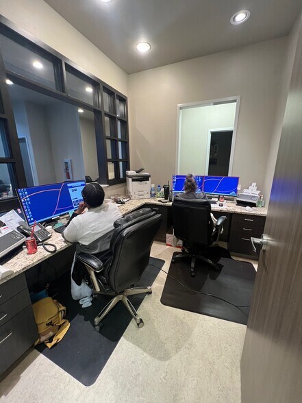 More Photos Of 1621 S Midtown Pl, Oklahoma City Medical For Sale