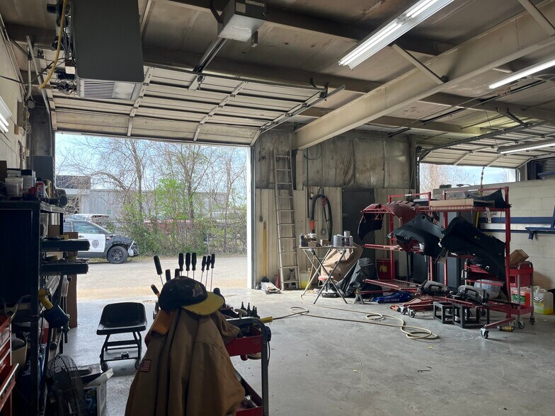 More Photos Of 3504 S Thompson St, Springdale Freestanding For Sale