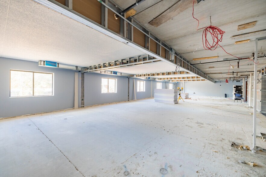 More Photos Of 31525 W 12 Mile Rd, Farmington Hills Hospital For Sale