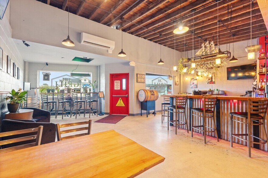 More Photos Of 1330 NE Highway 101, Lincoln City Restaurant For Sale