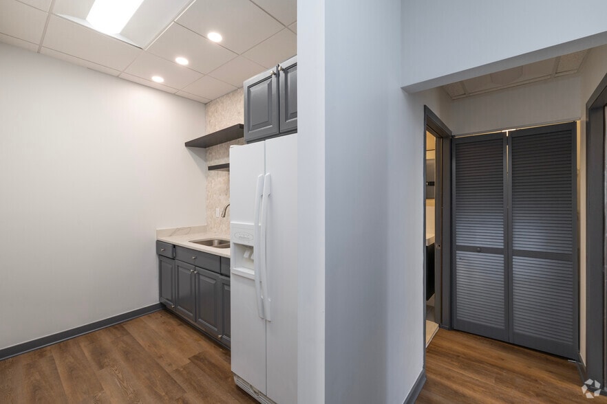 More Photos Of 522 9th St W, Bradenton Medical For Lease