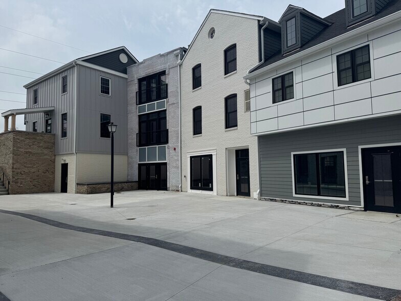 More Photos Of 1232-1300 Weathervane Ln, Akron Office For Lease