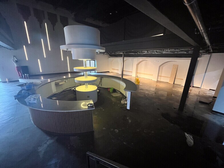 More Photos Of 5316 Washington Ave, Houston Bar For Lease