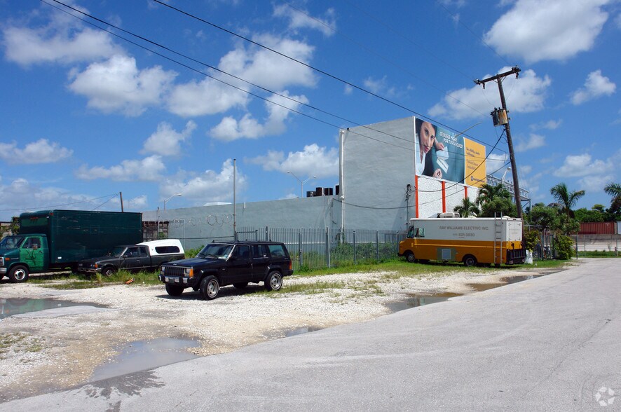 More Photos Of 651 NW 106th St, Miami Warehouse For Sale