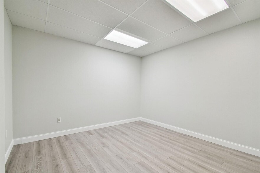 More Photos Of 5404 Hoover Blvd, Tampa Medical For Sale