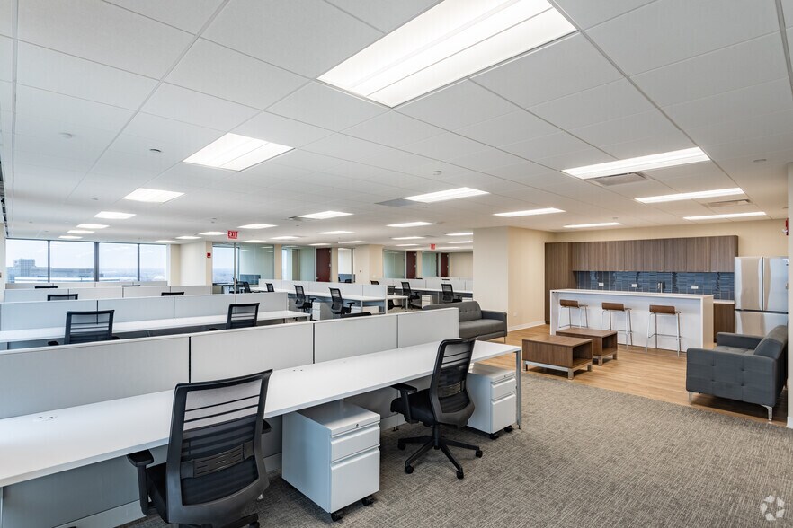 More Photos Of 425 N Martingale Rd, Schaumburg Office For Lease