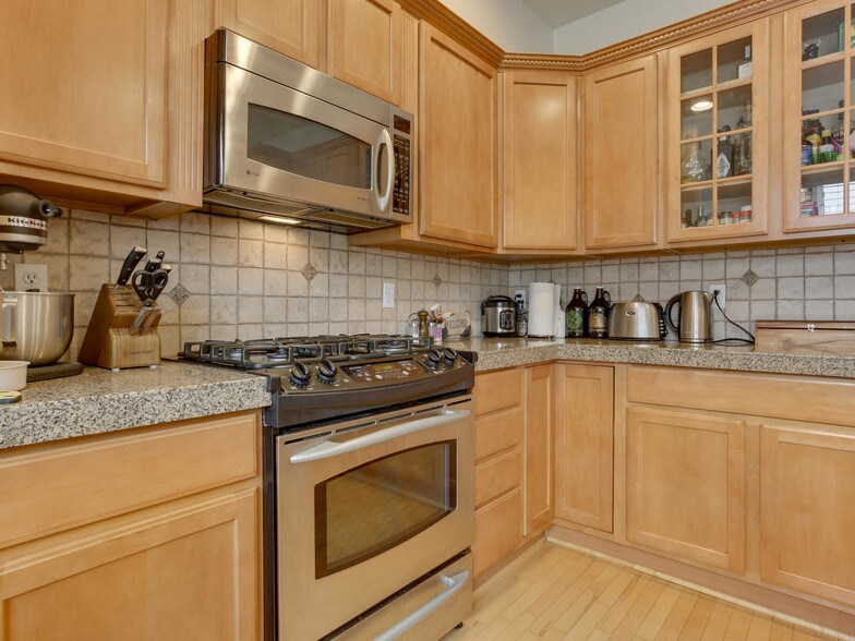 More Photos Of 1647 NE Market Dr, Fairview Apartments For Sale