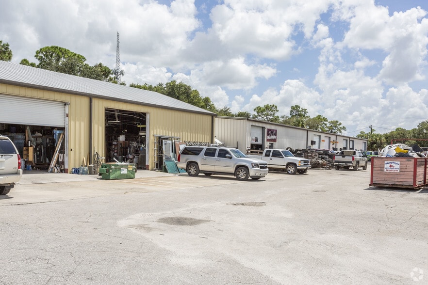 Primary Photo Of 4186 Kings Hwy, Port Charlotte Warehouse For Lease