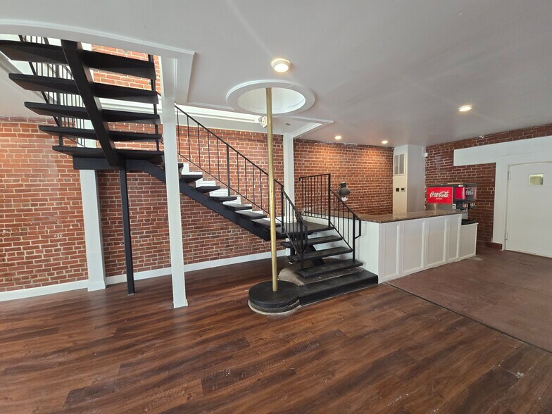 More Photos Of 55 5th St, Gilroy Restaurant For Sale