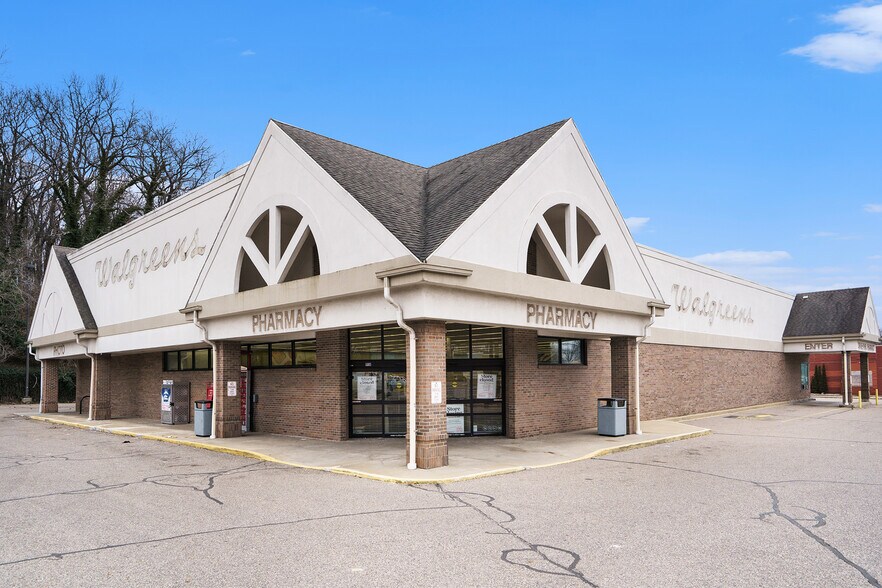 More Photos Of 918 Riverview Dr, Kalamazoo Drugstore For Lease
