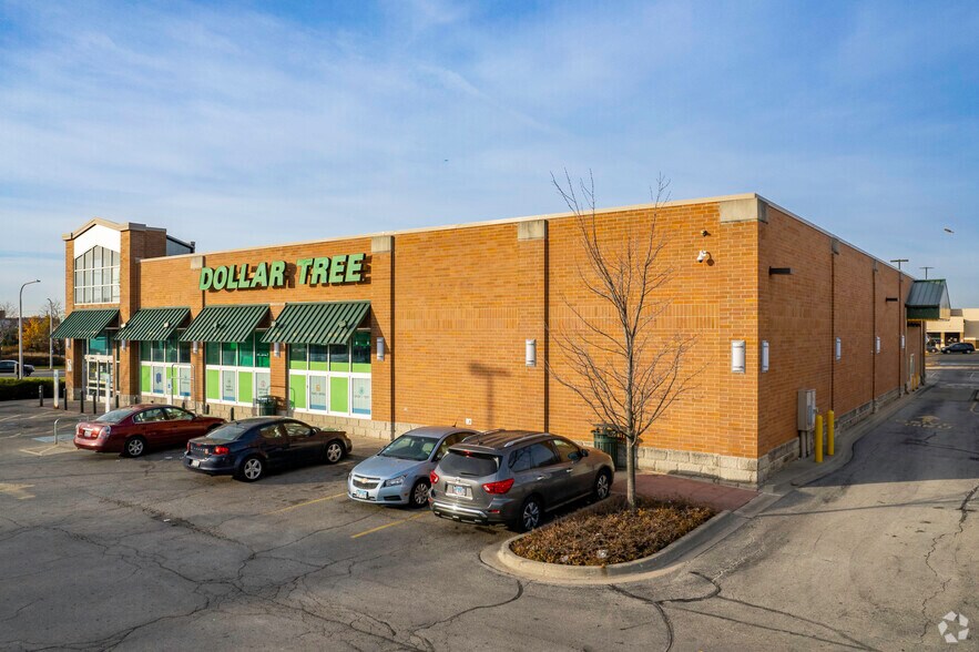 More Photos Of 6420-6560 W Fullerton Ave, Chicago Unknown For Lease