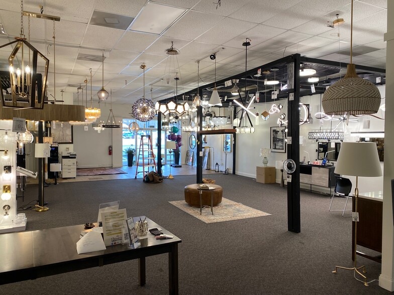 More Photos Of 2333 N Pleasantburg Dr, Greenville Showroom For Lease