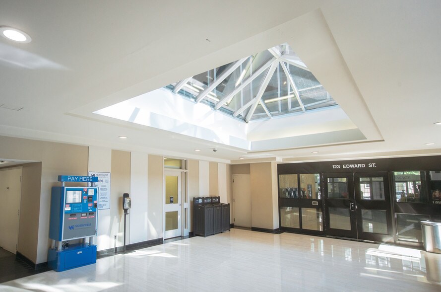 More Photos Of 180 Dundas St W, Toronto Office For Lease