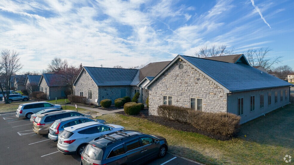More Photos Of 5957-6011 Cleveland Ave, Columbus Medical For Lease