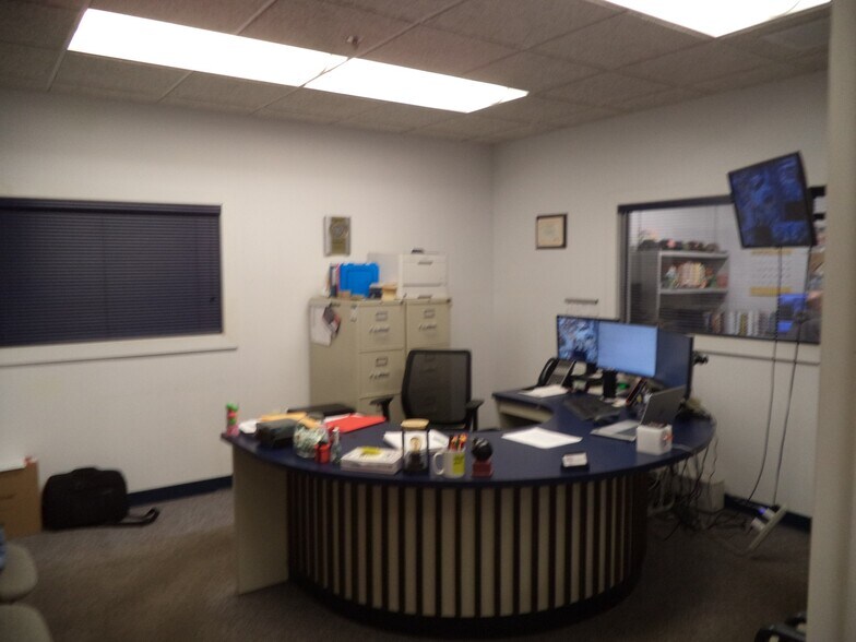 More Photos Of 79 Carl Dr, Manchester Warehouse For Sale