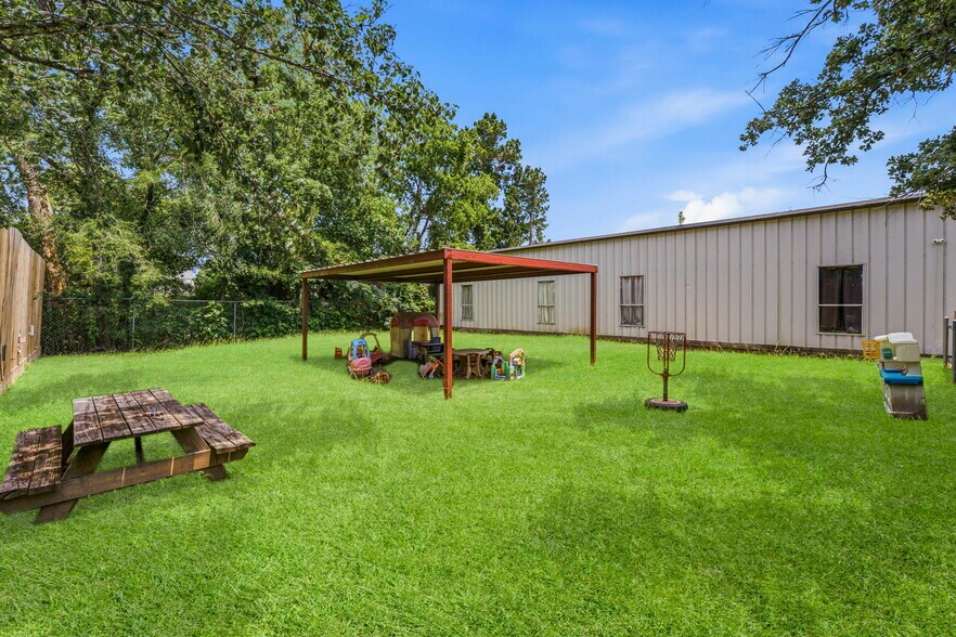 More Photos Of 16737 Sprawling Oaks Dr, Conroe Daycare Center For Sale