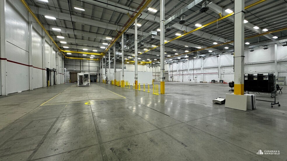 More Photos Of 31815 Great Western Dr, Windsor Manufacturing For Lease