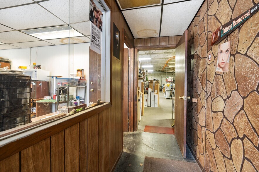 More Photos Of 73 W Walton Blvd, Pontiac Manufacturing For Sale