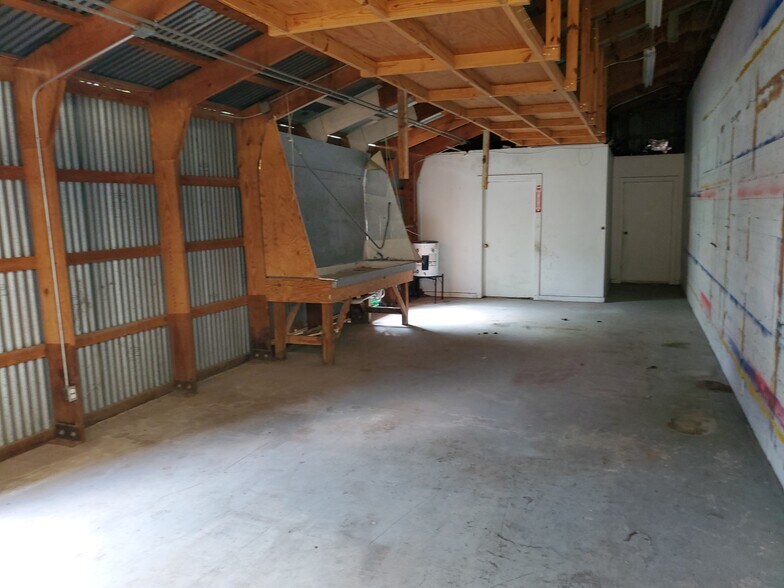 More Photos Of 3135 Golfcrest Blvd, Houston Storefront Retail Residential For Sale