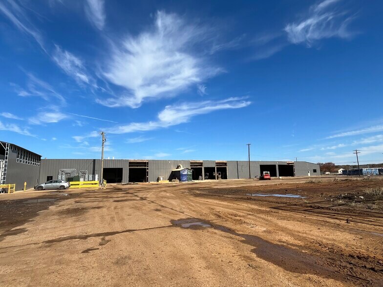 More Photos Of 12345 Massey ave, Tyler Distribution For Lease