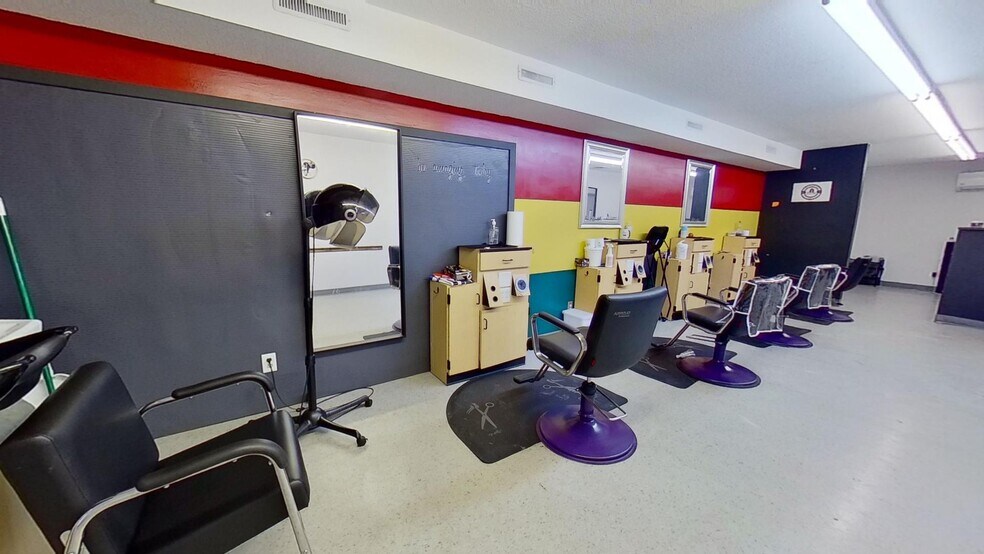 More Photos Of 2578-2580 E 7th Ave, North Saint Paul Storefront Retail Residential For Sale