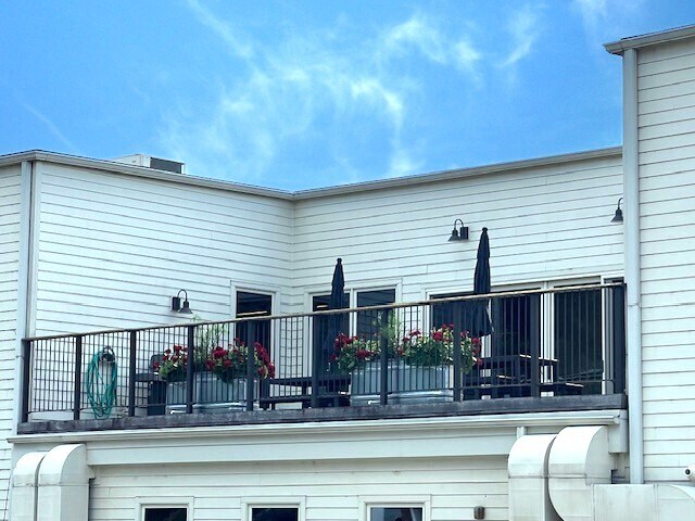 More Photos Of 220 N River St, East Dundee Freestanding For Sale