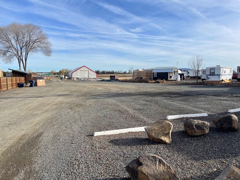 More Photos Of 3070 NW Canal Blvd, Redmond Land For Lease