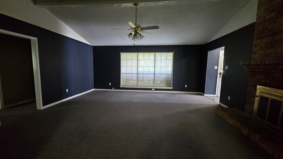 More Photos Of 7905 Liberty Grove Rd, Rowlett Office For Lease