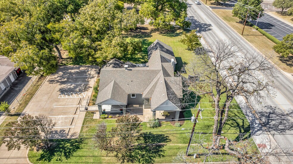 More Photos Of 1500 W Abram St, Arlington Medical For Lease