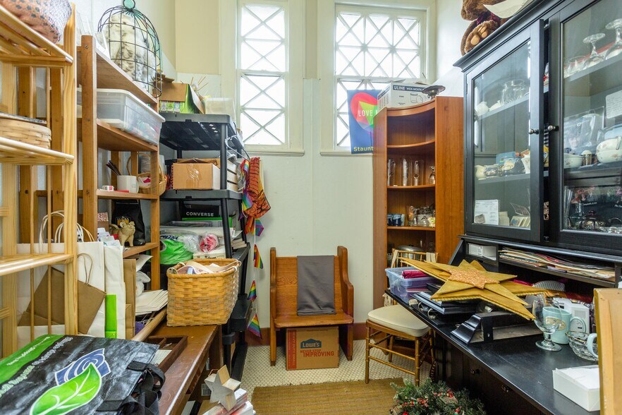 More Photos Of 12 Middlebrook Ave, Staunton Restaurant For Lease