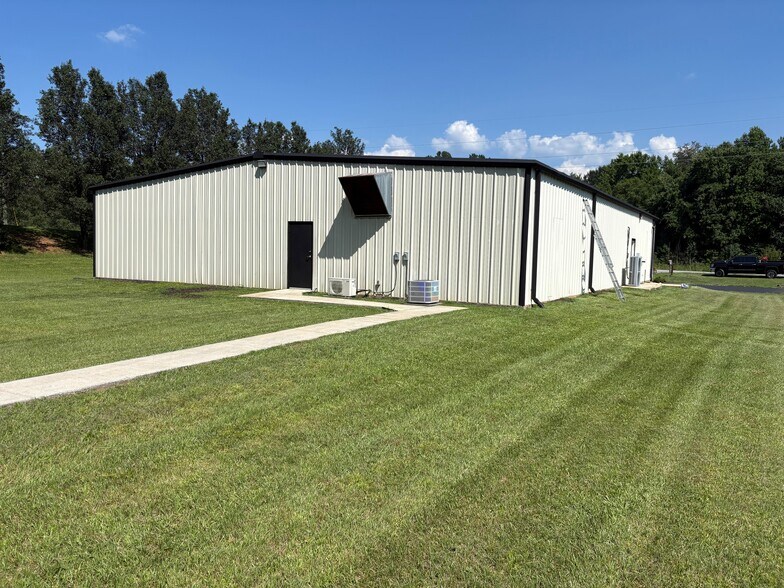 More Photos Of 131 Reep Dr, Morganton Warehouse For Lease