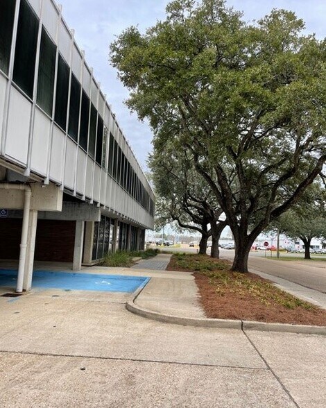 More Photos Of 6554 Florida Blvd, Baton Rouge Office For Lease