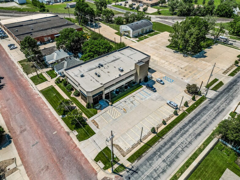 More Photos Of 500 W 1st Ave, Hutchinson Office For Sale