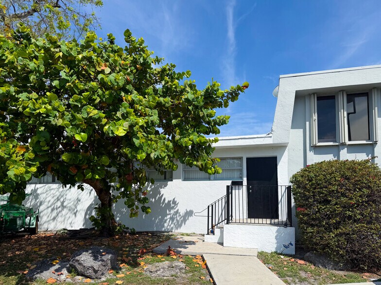 Primary Photo Of 18500 NE 5th Ave, Miami Gardens Office For Lease