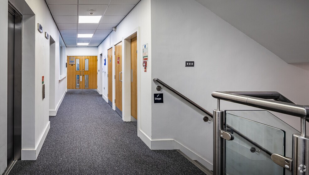 More Photos Of Tiviot Dale, Stockport Office For Lease