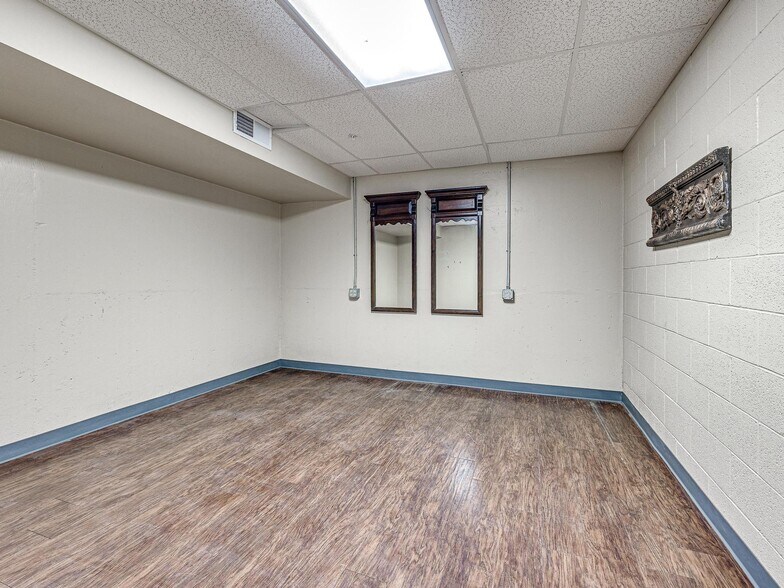More Photos Of 901 NW 25th St, Oklahoma City Healthcare For Sale