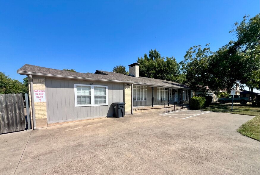 More Photos Of 117 E Park Row Dr, Arlington Office For Sale