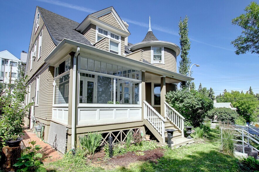 More Photos Of 1909 17th Ave SW, Calgary Office For Lease